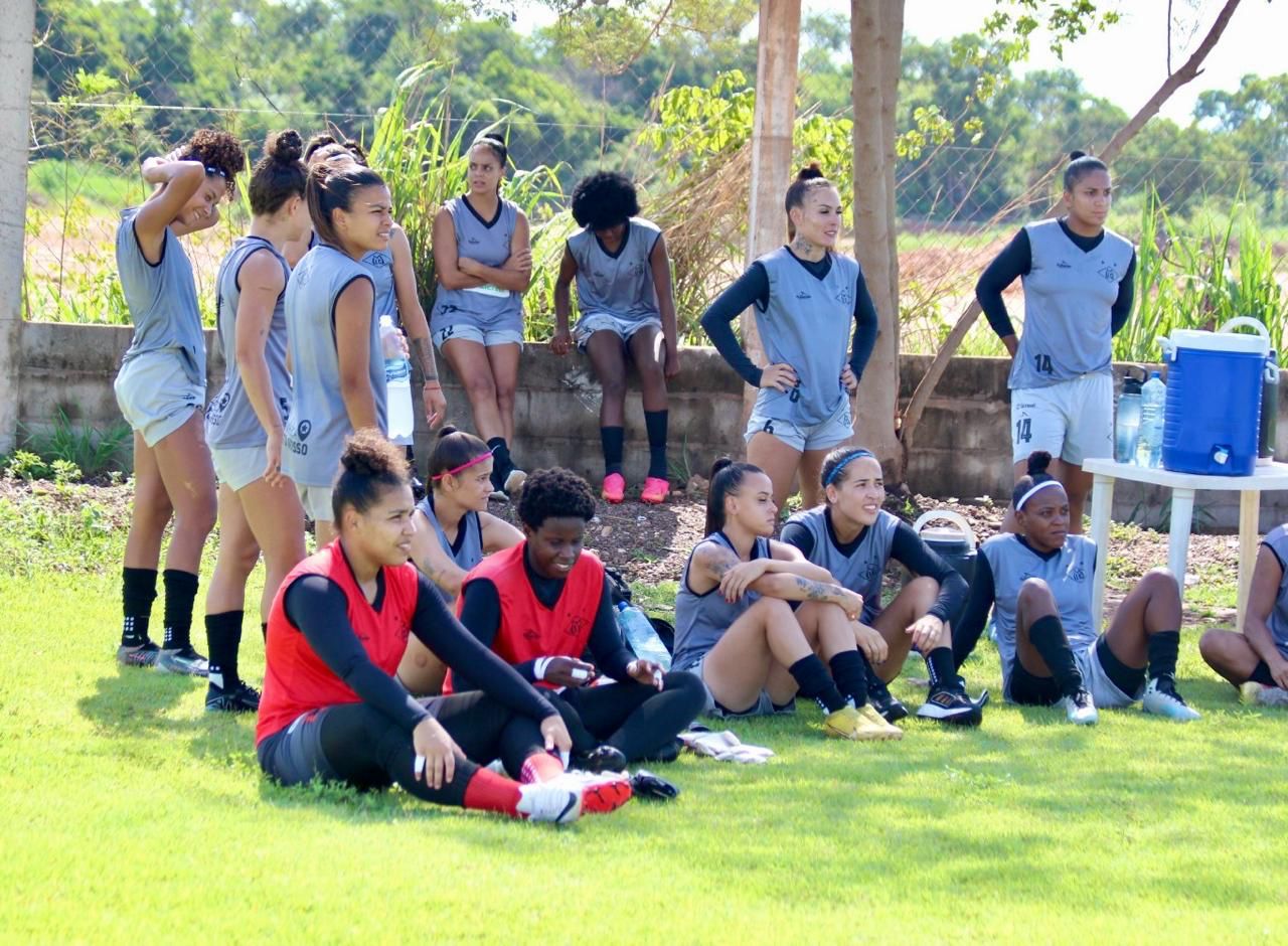 no-dia-internacional-da-mulher,-mixto-celebra-momento-historico-do-futebol-feminino