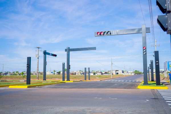 cruzamento-da-av.-das-nacoes-com-a-rua-joao-goulart-recebe-conjunto-semaforico