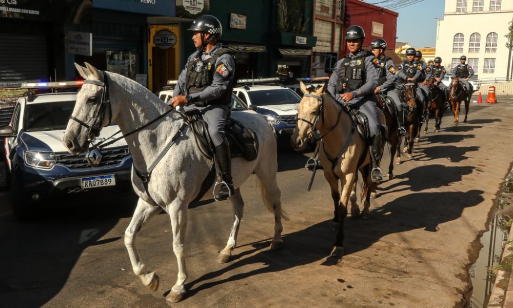 cavalaria-da-policia-militar-prende-foragido-da-justica-e-suspeito-de-trafico-de-drogas-em-cuiaba