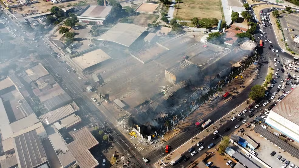 comerciantes-devem-recomecar-vendas-no-estacionamento-da-antiga-estrutura-do-shopping-popular,-diz-sindicato