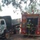 bombeiros-combatem-incendio-em-caminhao-cacamba