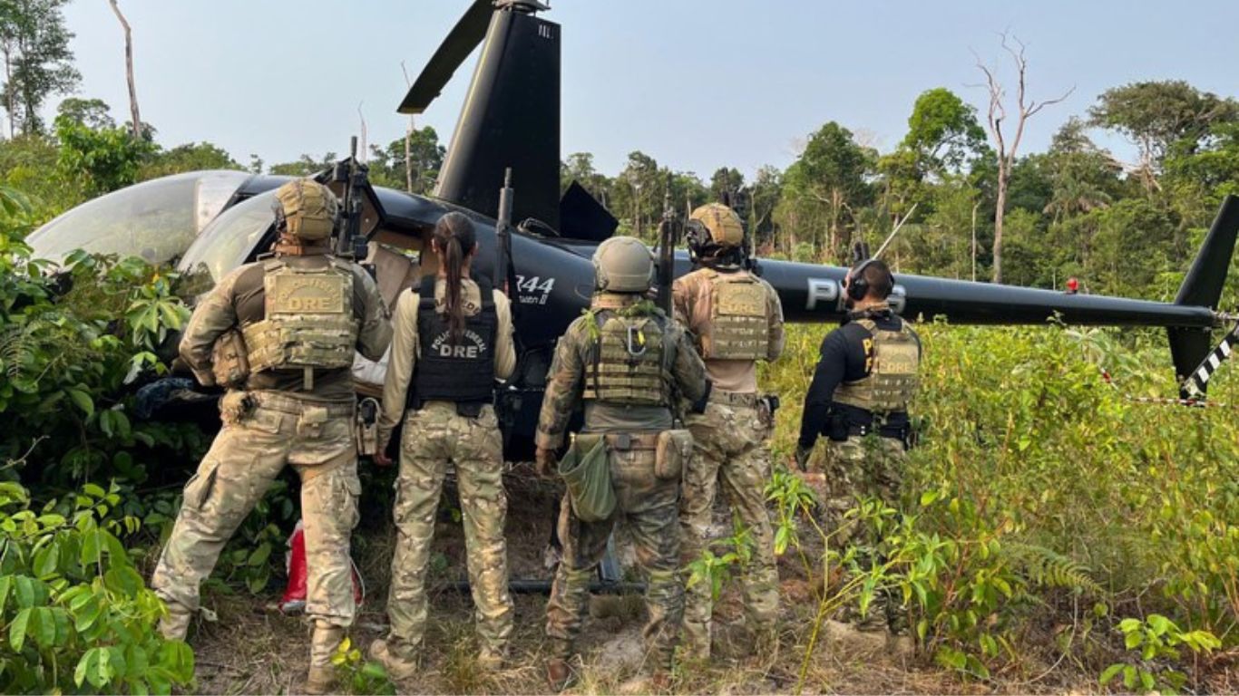 gefron-auxilia-na-apreensao-de-238-kg-de-supermaconha-em-helicoptero-e-causa-prejuizo-de-r$-3-milhoes-ao-crime-organizado