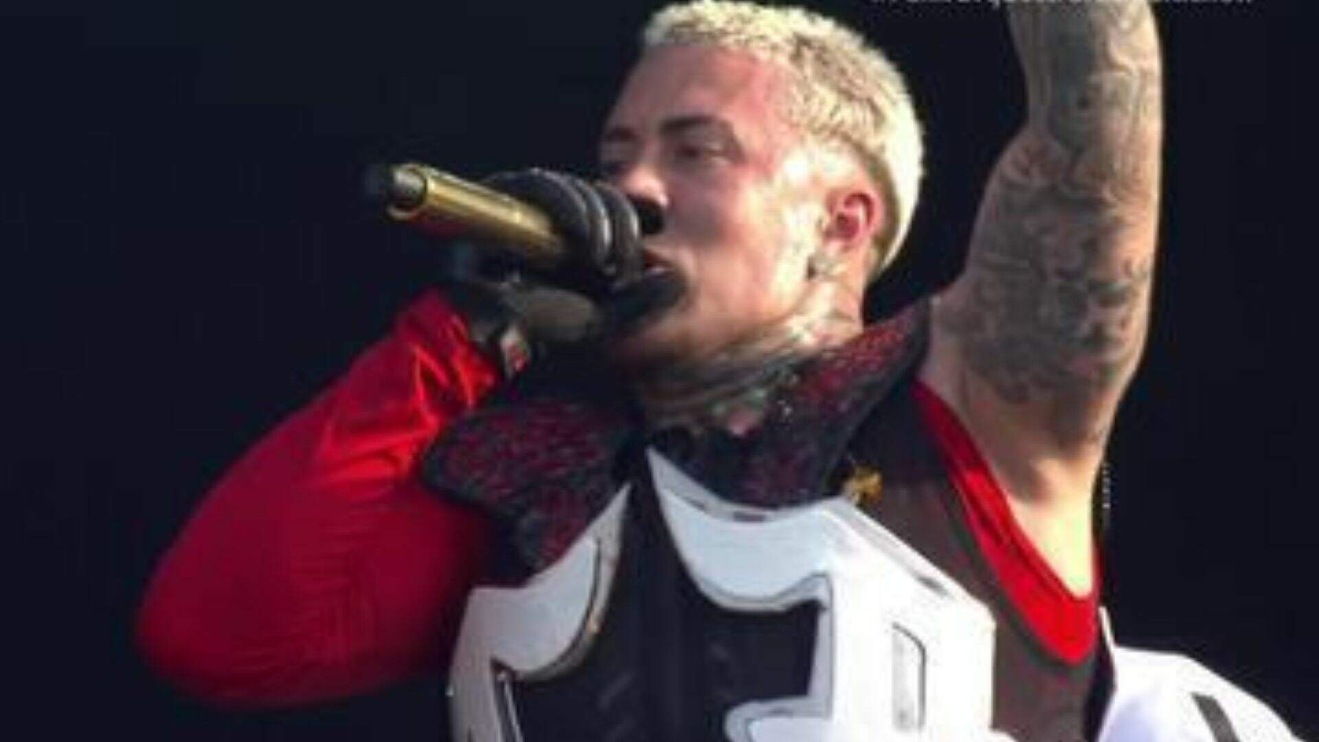 exclusiva:-mc-daniel-atende-o-publico-apos-performance-no-rock-in-rio-2024