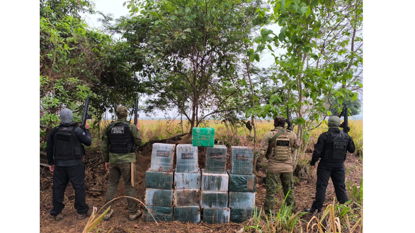 policia-civil-apreende-500-tabletes-de-cocaina-enterrados-em-sitio-na-fronteira