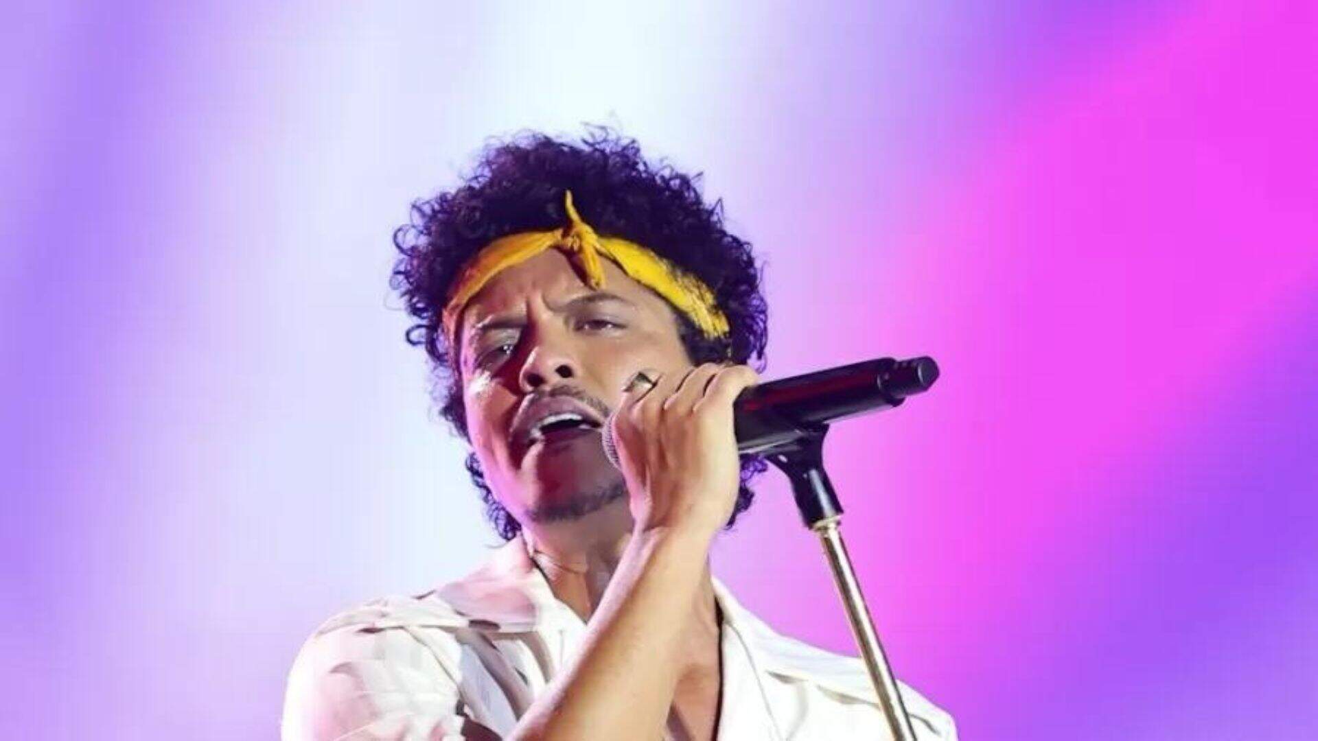 bruno-mars-leva-fas-a-loucura-ao-comparecer-em-fla-flu-no-maracana