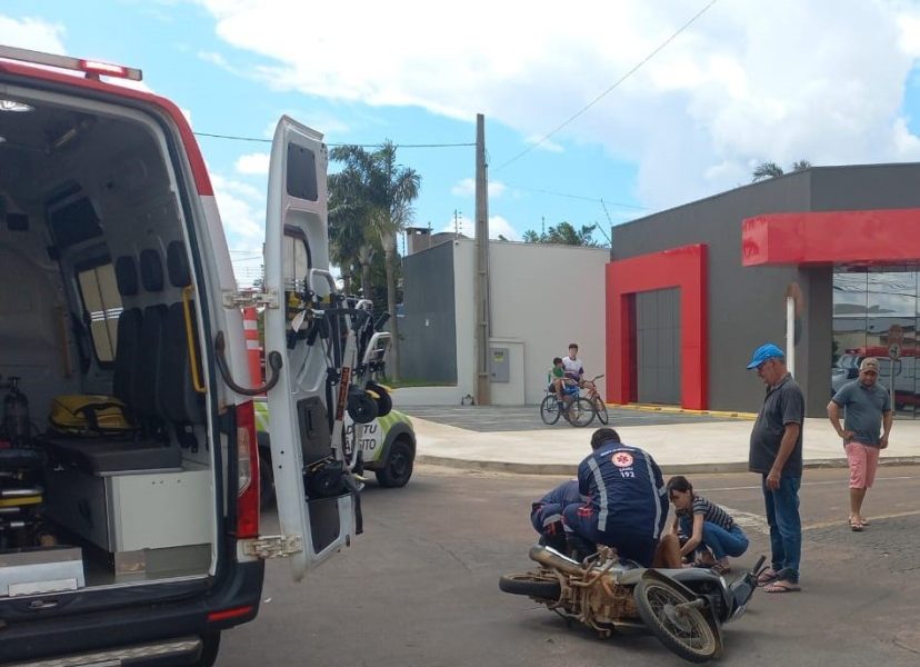 bombeiros-militares-atendem-vitima-apos-acidente-de-transito-envolvendo-moto-e-carro
