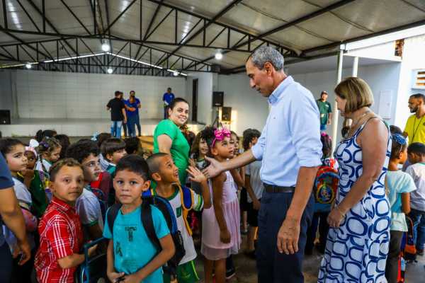 prefeito-miguel-vaz-anuncia-chamamento-de-professores-pedagogos-aprovados-em-concurso-publico