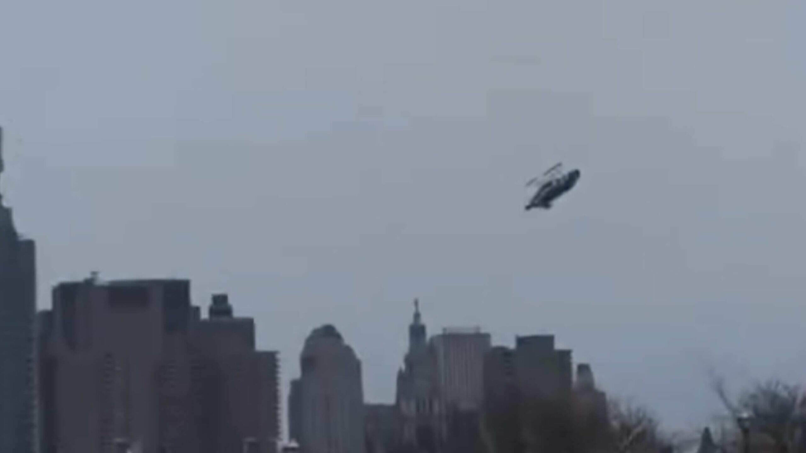 helicoptero-cai-no-rio-hudson,-em-nova-york,-e-deixa-vitimas-fatais
