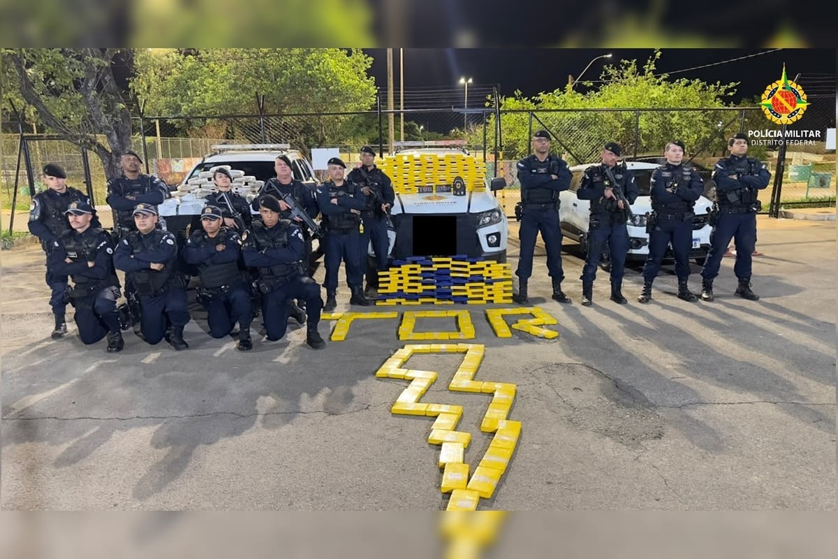 Droga foi encontrada em carro durante blitz