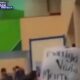 Alunos protestam no saguão de escola em Parintins (AM)